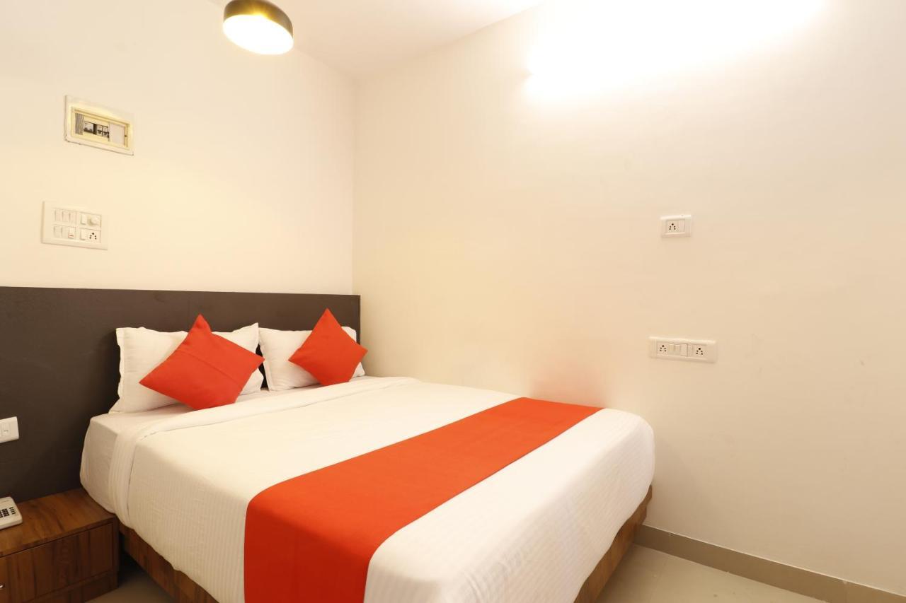 Hotel Crystal Inn Bombaj Zewnętrze zdjęcie